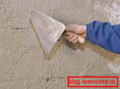 Putting plaster will protect the porous structure from moisture penetration