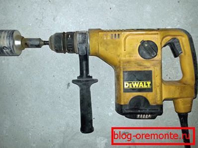 A nozzle for drilling large-diameter holes is called a crown and it is often used for mounting boxes for electrical equipment. A nozzle for drilling large-diameter holes is called a crown and it is often used for mounting boxes for electrical equipment.