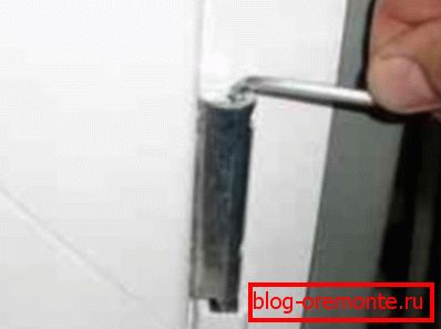 setting up a plastic door