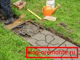Some masters prefer to embed the track in the ground so that it does not stand out against the general background. Some masters prefer to embed the track in the ground so that it does not stand out against the general background.