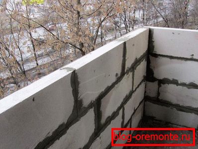 New parapet of foam blocks
