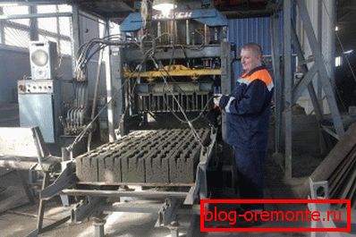 Equipment для изготовления керамзитобетонных блоков в работе Equipment для изготовления керамзитобетонных блоков в работе
