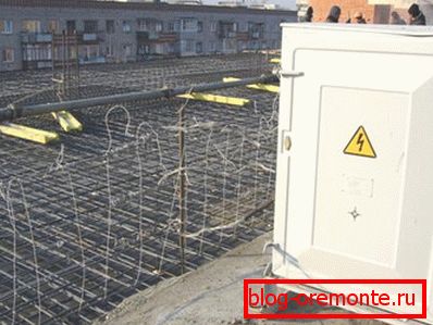 The control and voltage supply equipment must be located in sealed cabinets and access to it must be restricted The control and voltage supply equipment must be located in sealed cabinets and access to it must be restricted