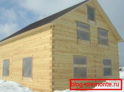 Pay attention to the photo - window openings are not through, they have a connecting bar, which is necessary for proper shrinkage of the house