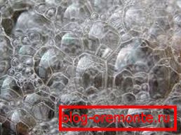 Foam formation as a result of contact of cement-lime mixture with blood protein