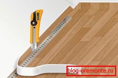 Cutting the material under the metal ruler will avoid the appearance of irregular shapes or “races” on the working part Cutting the material under the metal ruler will avoid the appearance of irregular shapes or “races” on the working part