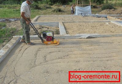 Arrangement of gravel and sand pillows. Arrangement of gravel and sand pillows.
