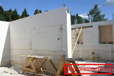 Homogeneous structure ensures the absence of cracks and cavities in the walls Homogeneous structure ensures the absence of cracks and cavities in the walls
