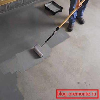 Staining the floor with acrylic paint. Staining the floor with acrylic paint.