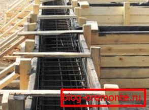 Foundation formwork with reinforcement Foundation formwork with reinforcement