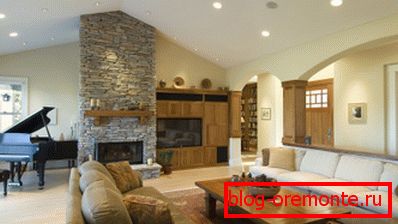 Plastered partitions with arched openings and wooden columns Plastered partitions with arched openings and wooden columns