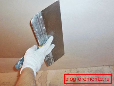 The composition is stretched with a spatula The composition is stretched with a spatula