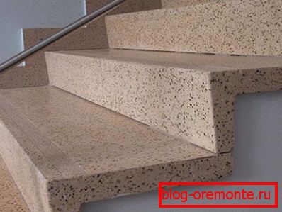 Stone-trimmed staircase Stone-trimmed staircase