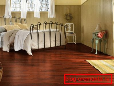 Finishing the floor can be a bright detail of the interior bedroom