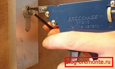 Opening the lock with improvised devices