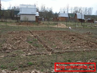 Mark the location of future walls with tensioned cords Mark the location of future walls with tensioned cords