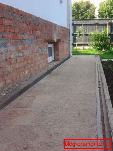 The lack of timely processing of concrete leads to its surface destruction. The lack of timely processing of concrete leads to its surface destruction.