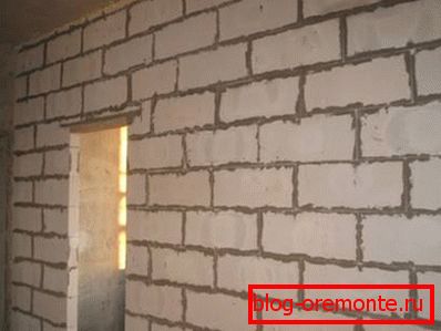 Partitions of aerated concrete blocks are very popular among developers