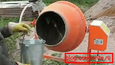 The first thing in the drum is water. The first thing in the drum is water.