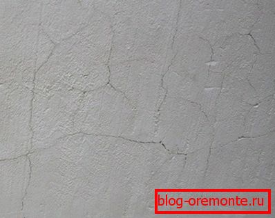 Plastic shrinkage and evaporation of moisture lead to hairline cracks. Plastic shrinkage and evaporation of moisture lead to hairline cracks.