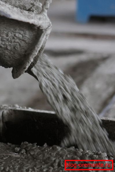 Claydite concrete delivery by concrete pump to the laying point