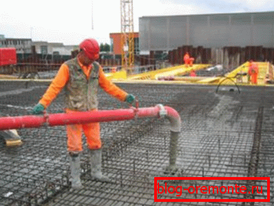 Submission of the solution in the formwork from a small height Submission of the solution in the formwork from a small height