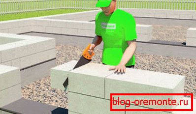 Fitment of aerated concrete blocks