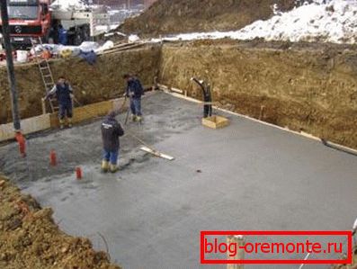 The sole of the foundation is often made from a lean solution. The sole of the foundation is often made from a lean solution.