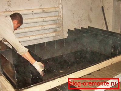 Shows the intermediate stage of assembly. Shows the intermediate stage of assembly.