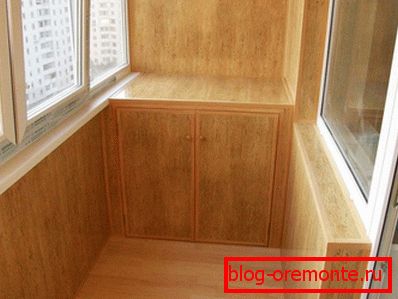 Wooden floor on the balcony