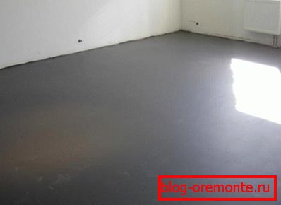 The floor is cleaned of dust and dirt. The floor is cleaned of dust and dirt.