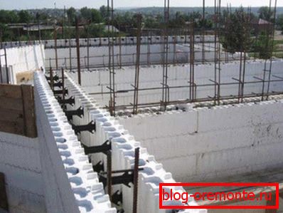 Polymer construction for wall construction Polymer construction for wall construction