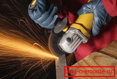 Remember that a lot of sparks appear when cutting metal Remember that a lot of sparks appear when cutting metal