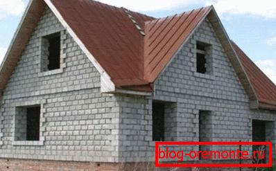 After the walls are erected, they are necessarily coated. After the walls are erected, they are necessarily coated.