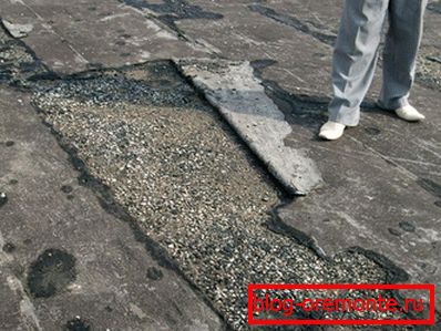 Damage to the ruberoid roof
