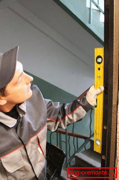 Aligning the door frame correct installation of entrance doors