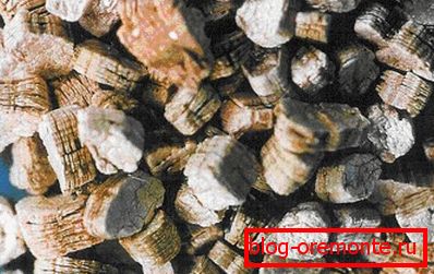 When heated, vermiculite increases in volume several times. The more it is heated, the lower the final density. When heated, vermiculite increases in volume several times. The more it is heated, the lower the final density.
