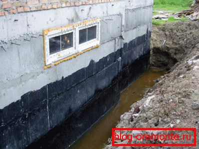 The reason for treating concrete walls with water repellent is obvious. The reason for treating concrete walls with water repellent is obvious.