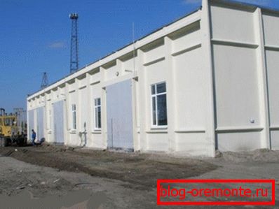 An example of a structure in which all window and doorways standards