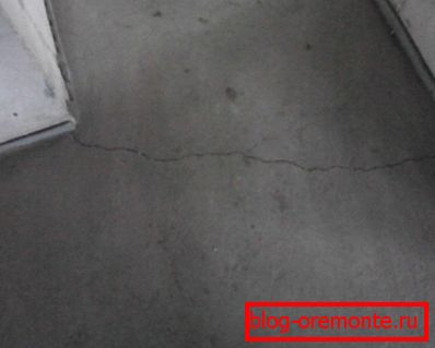 Example of cracks in the screed Example of cracks in the screed