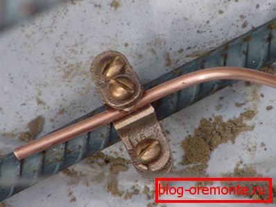 Wire connections to the fixture Wire connections to the fixture