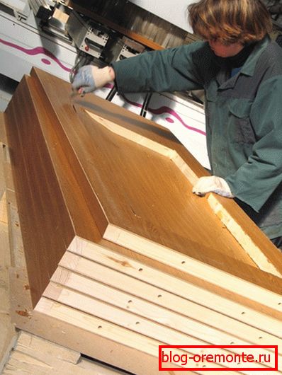 Production: Fiberboard doors are upgraded with laminate Production: Fiberboard doors are upgraded with laminate