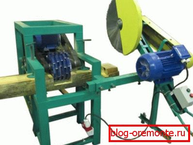 Industrial machine for processing wooden parts