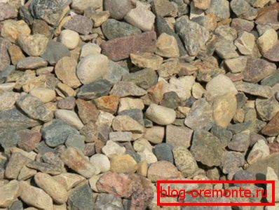 Simple granite rubble, as a link in the concrete mix Simple granite rubble, as a link in the concrete mix