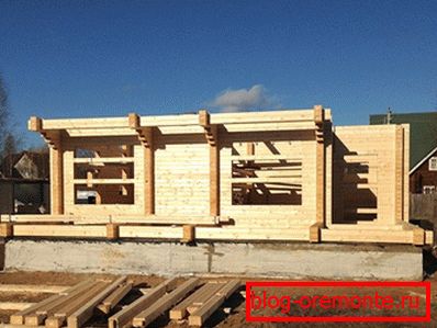 The process of installation of load-bearing walls of timber The process of installation of load-bearing walls of timber