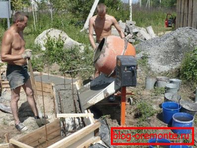 The process of filling the formwork with freshly prepared material The process of filling the formwork with freshly prepared material