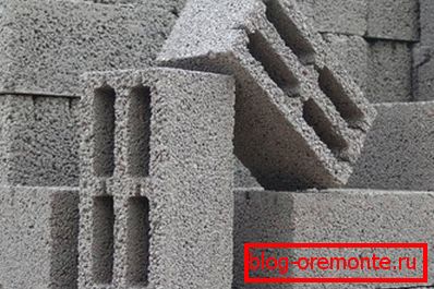 The voids in the expanded clay blocks further reduce the average density. The voids in the expanded clay blocks further reduce the average density.