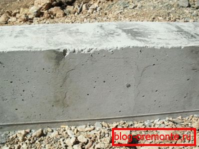 Dusting and cracking the surface when dried in the sun Dusting and cracking the surface when dried in the sun