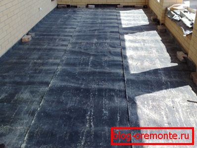Works on waterproofing roll material Works on waterproofing roll material