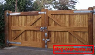 Swing wooden gates Swing wooden gates